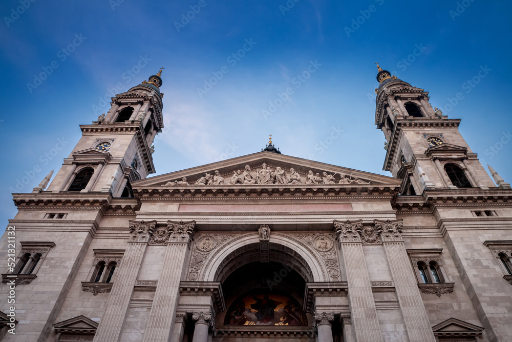 Fototapeta premium Szent Istvan Basilica, aka Saint Stephen Church taken during sunset. This Basilica is famous for being one of the greatest landmarks of the city center of Budapest, Hungary...