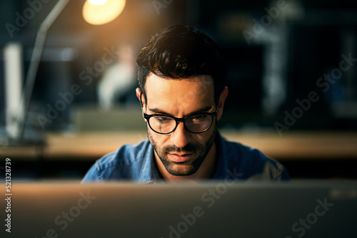 фотографія IT guy working with computer late at night, searching online while planning, thinking strategy or typing out deadline