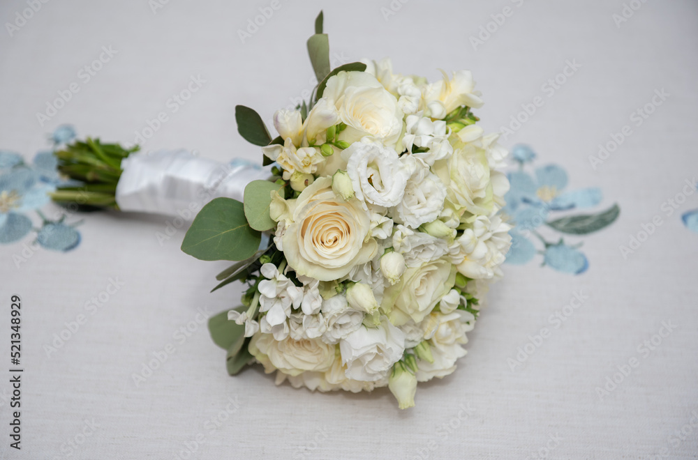 Brides Flowers, wedding bouquet of white roses Brides Flowers, wedding bouquet of white roses