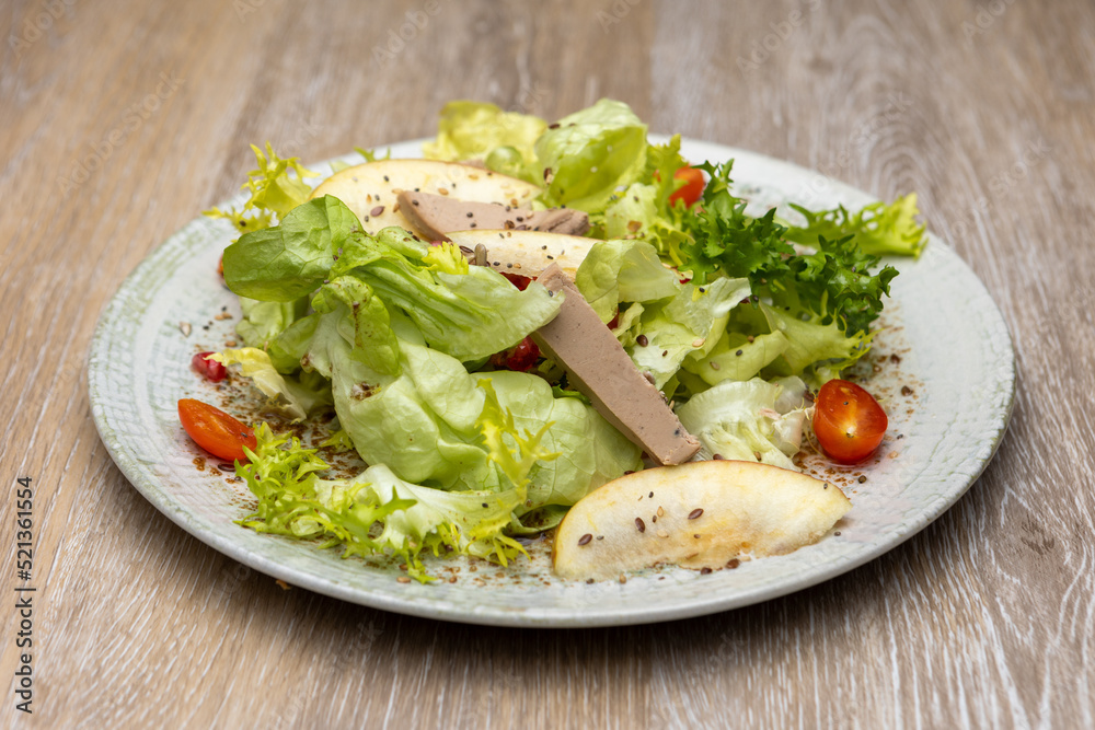 Ensalada de manzana con foie