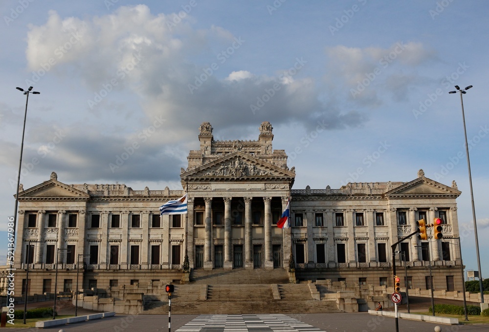 Edificio del poder judicioal en la ciudad de Montevideo, Uruguay