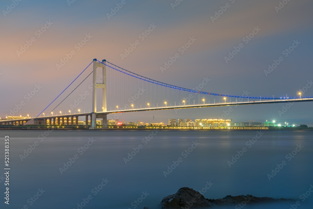 Fototapeta premium Jiangyin Yangtze River Bridge and Yangtze River scenery in Jiangyin, China