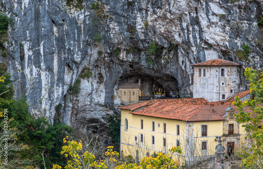 Santa Cueva Covadonga