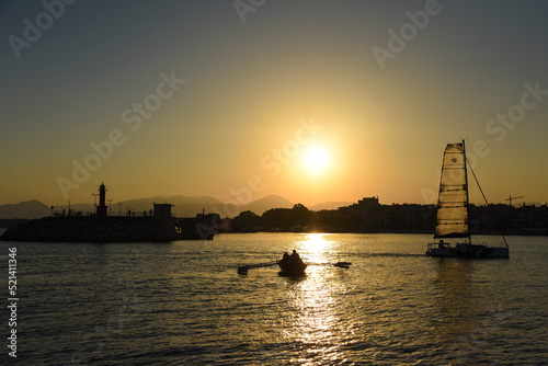 Espagne mer Cambrils Costa Dorada port bateau coucher soleil