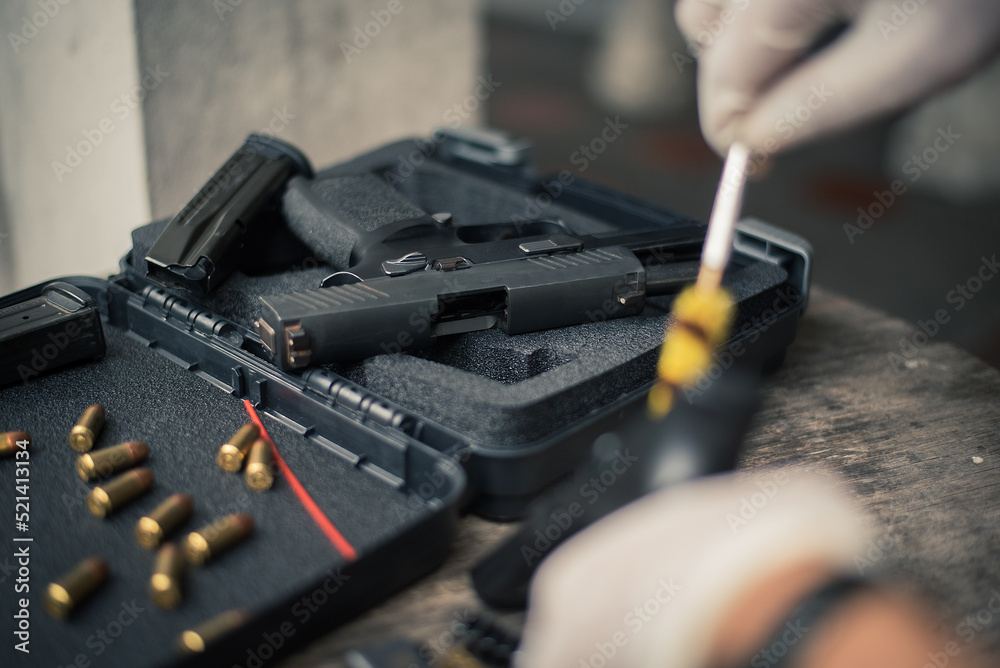 The gunsmith is sitting around cleaning the gun and disassembling and maintaining the pistol. The gunsmith is sitting around cleaning the gun and disassembling and maintaining the pistol.