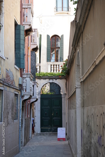Fototapeta Naklejka Na Ścianę i Meble -  Venice Building old architecture streets italy lamp san marco important buildings Church small allies window gate arch 