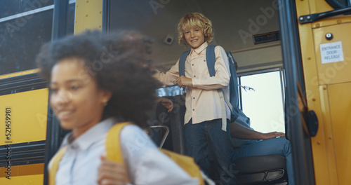 Fotografie Diverse pupils leaving schoolbus