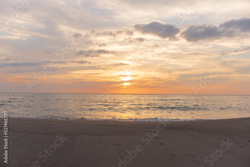 Fototapeta Naklejka Na Ścianę i Meble -  夕日とビーチ