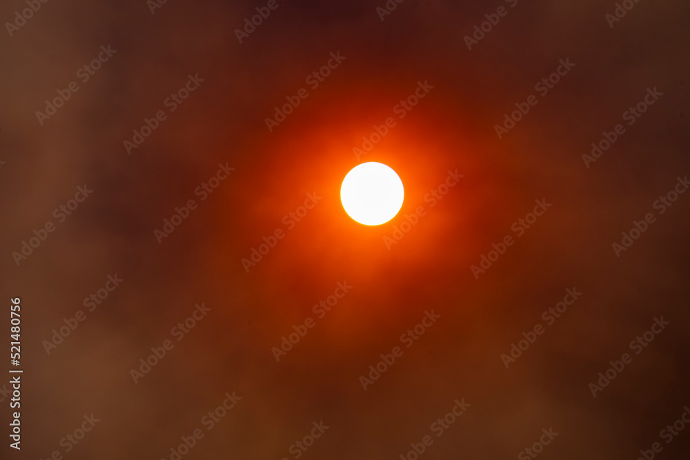 Obraz premium Isolate big red sun with black background