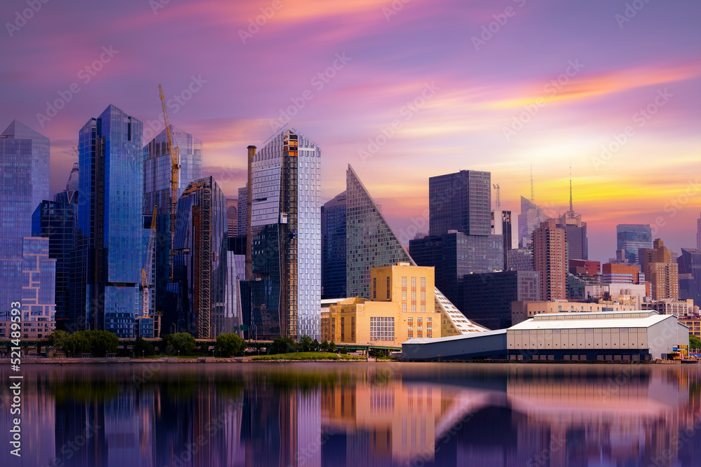 Naklejka premium Manhattan at vibrant sunset, New York City, United States