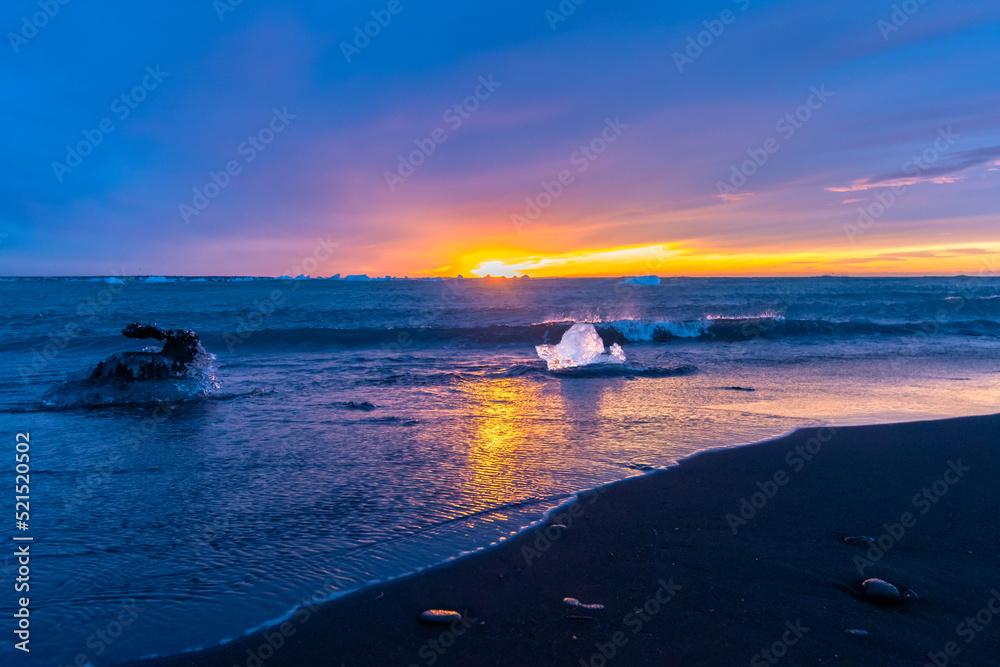 Sonnenaufgang am traumhaften diamond beach auf Island 