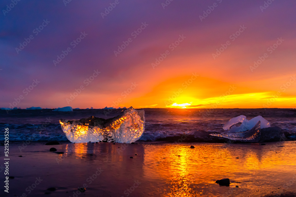 Sonnenaufgang am traumhaften diamond beach auf Island 
