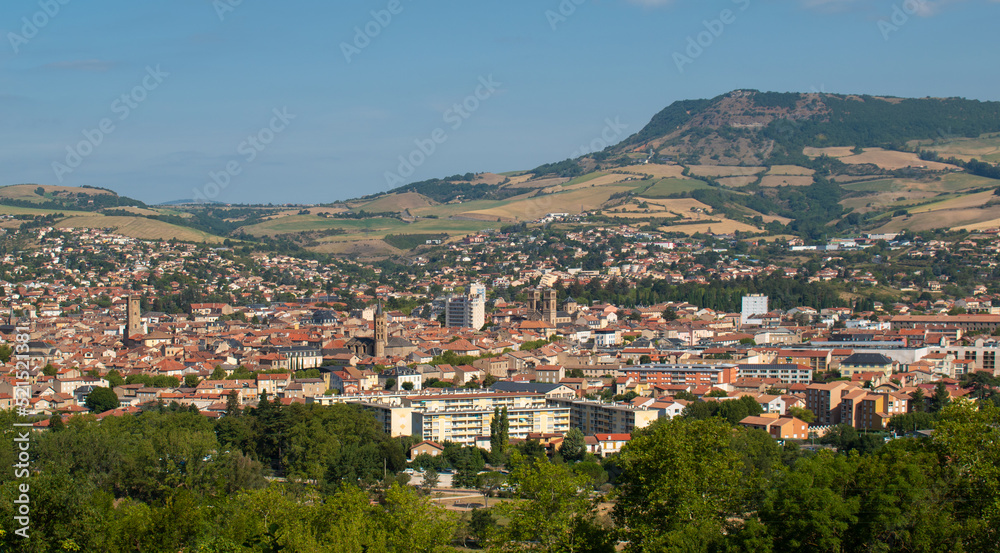 La ville de Millau dans le département de l'Aveyron, région Occitanie, France