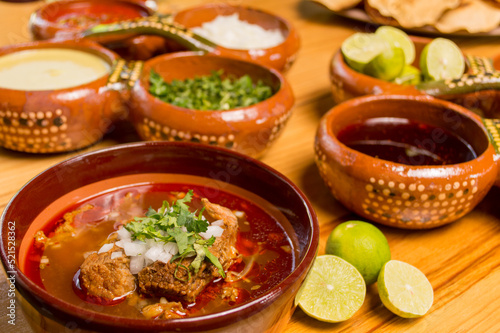 Canvastavla Menudo, pozole, gastronomía mexicana, salsa, picante y desayuno con sabor