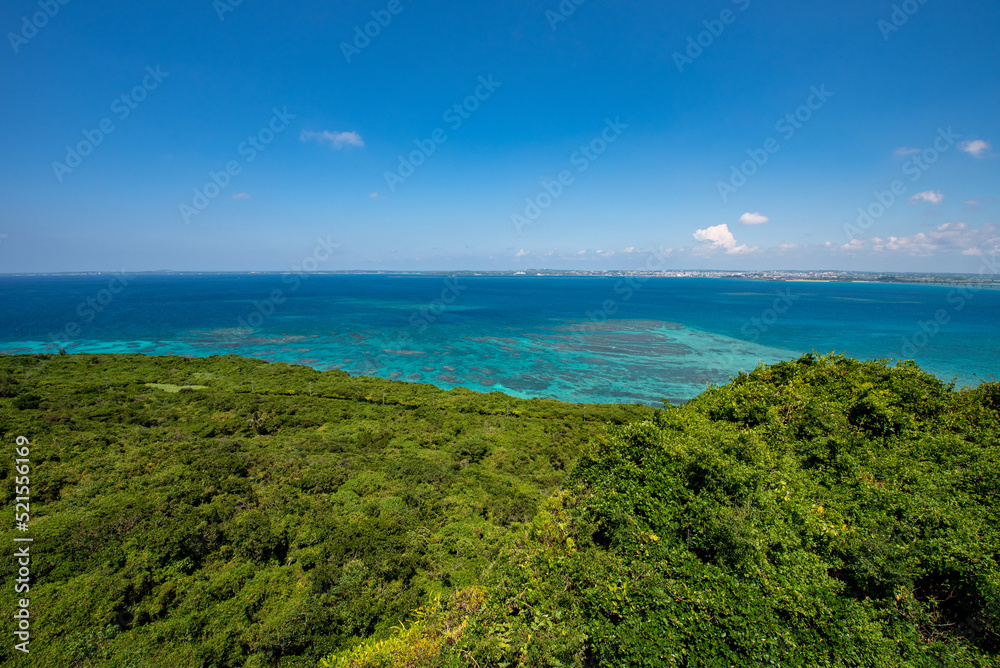 Fototapeta premium 沖縄伊良部島牧島展望台からの海
