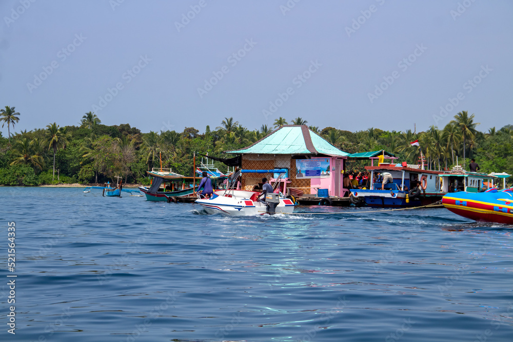 Mid-sea port where boats dock for tourists who want to snorkel Mid-sea port where boats dock for tourists who want to snorkel