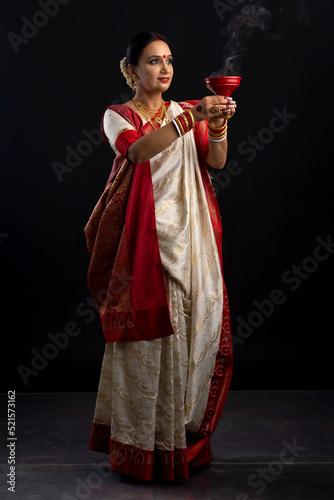 Canvas Print Portrait of Bengali woman holding a dhunuchi