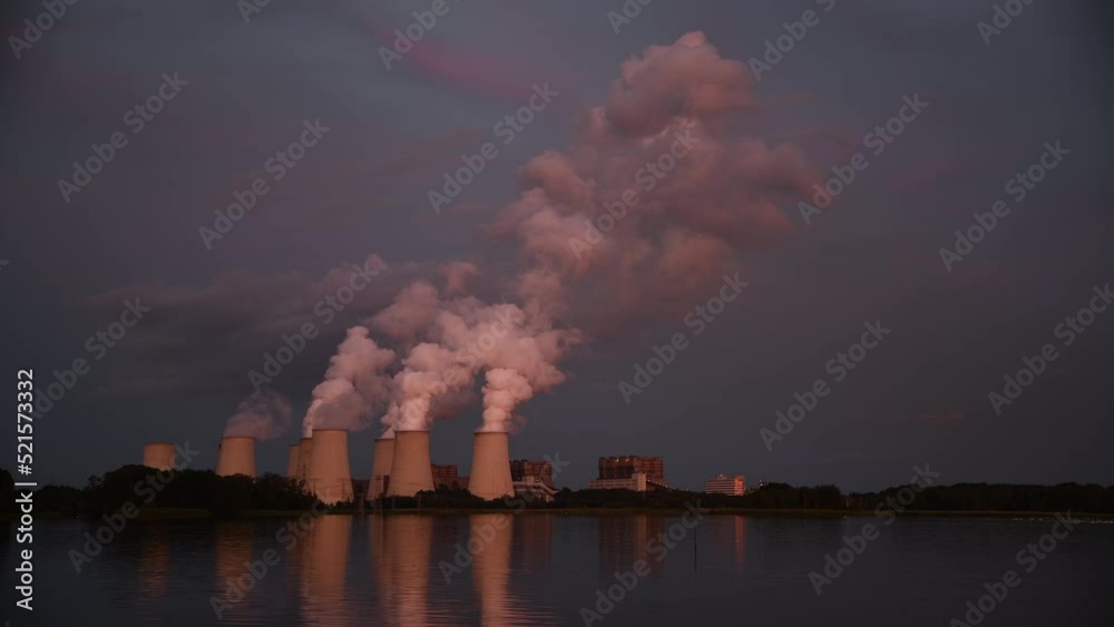 Kraftwerk Jänschwalde am Abend, Brandenburg, Deutschland