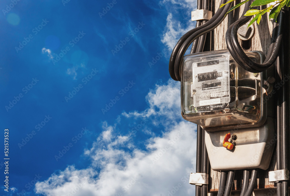 Double meter Electricity meter Fence posts for unit calculation Energy