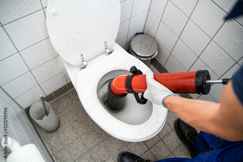 Foto Plumber Toilet Blockage Assistance. WC Cleaning