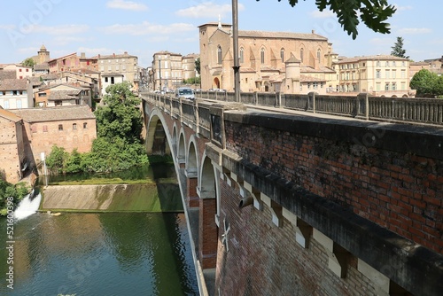 Le pont Saint Michel, ville de Gaillac, département du Tarn, France