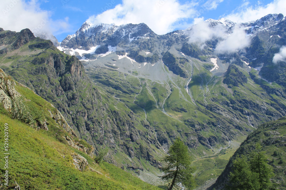 Valgaudemar valley in ecrins national park, french alps