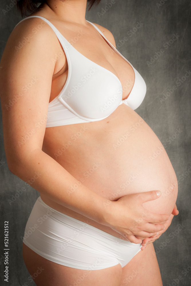 mujer embarazada con ropa interior, Mallorca