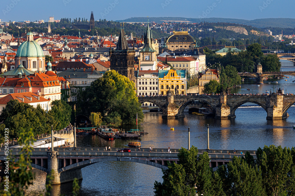 Prag, Blick vom Aussichtspunkt Vyhlídka na Letné, Uebersicht, Bruecken, Tschechien