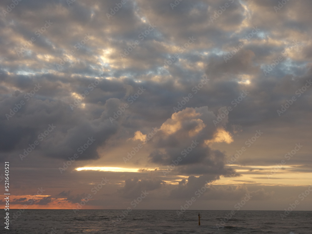 日本海に沈む夕日