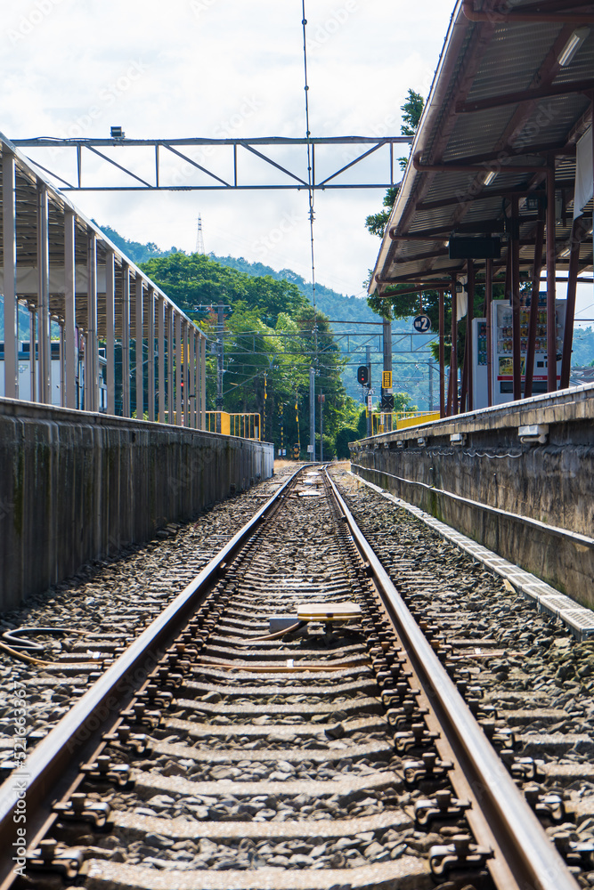 日本の田舎の駅の線路