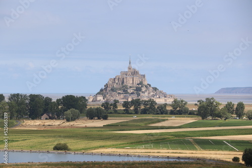Wallpaper Mural Vue du Mont-Saint-Michel, France Torontodigital.ca