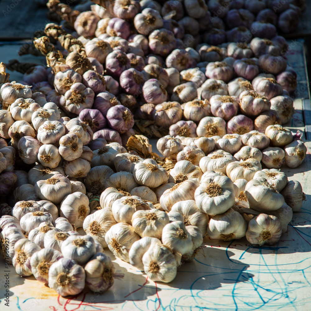 Ail frais du marché. Ail frais du marché.