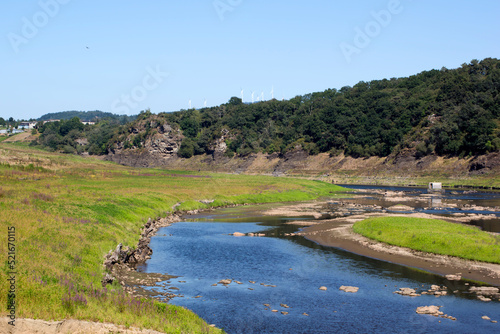 Río con muy poca agua photo