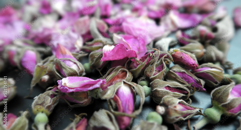 dried ose buds and petals for potpourris - getrocknete Rosenblüten und Knospen für Duftschalen dried ose buds and petals for potpourris - getrocknete Rosenblüten und Knospen für Duftschalen