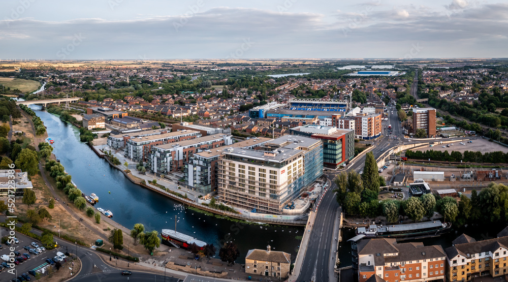 Obraz premium Aerial view of the River Nene and luxury waterfront apartments in Peterborough 