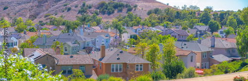 Fototapeta Mountainside residences at Ladera Ranch in Southern California