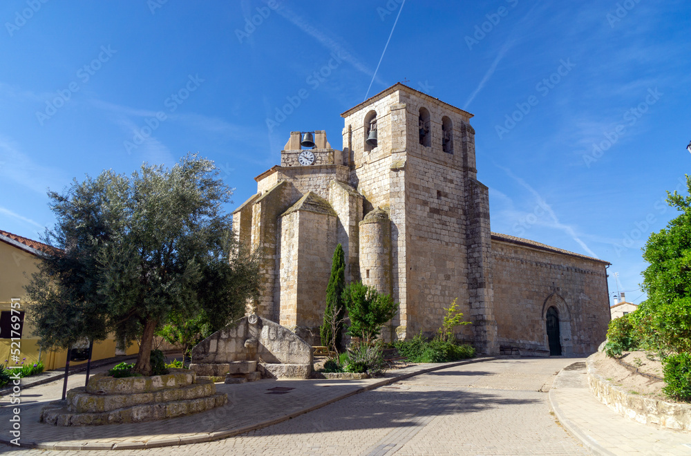 Iglesia gótico-mudéjar de Santa María (siglos XII-XV). Curiel de Duero, Valladolid, España.