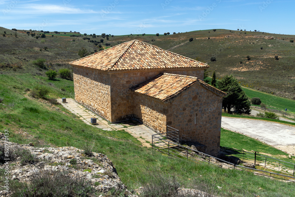 Ermita de San Baudelio de Berlanga (siglo XI). Posiblemente construida por artesanos mozárabes. Caltojar, Soria, España.