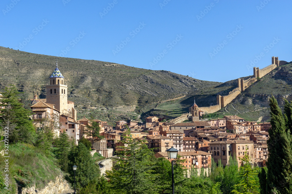 Vista de Albarracin. Monumento Nacional desde 1961 y propuesto por la UNESCO para ser declarado Patrimonio de la Humanidad por la belleza e importancia de su patrimonio histórico. Teruel, España.	