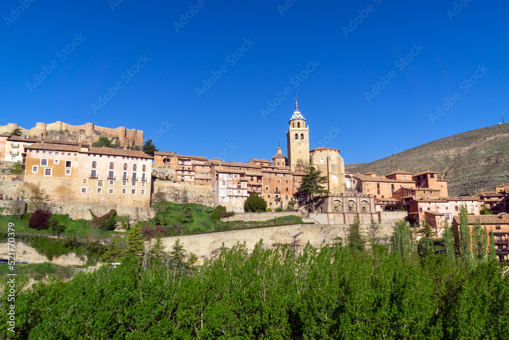 Vista de Albarracin. Monumento Nacional desde 1961 y propuesto por la UNESCO para ser declarado Patrimonio de la Humanidad por la belleza e importancia de su patrimonio histórico. Teruel, España.