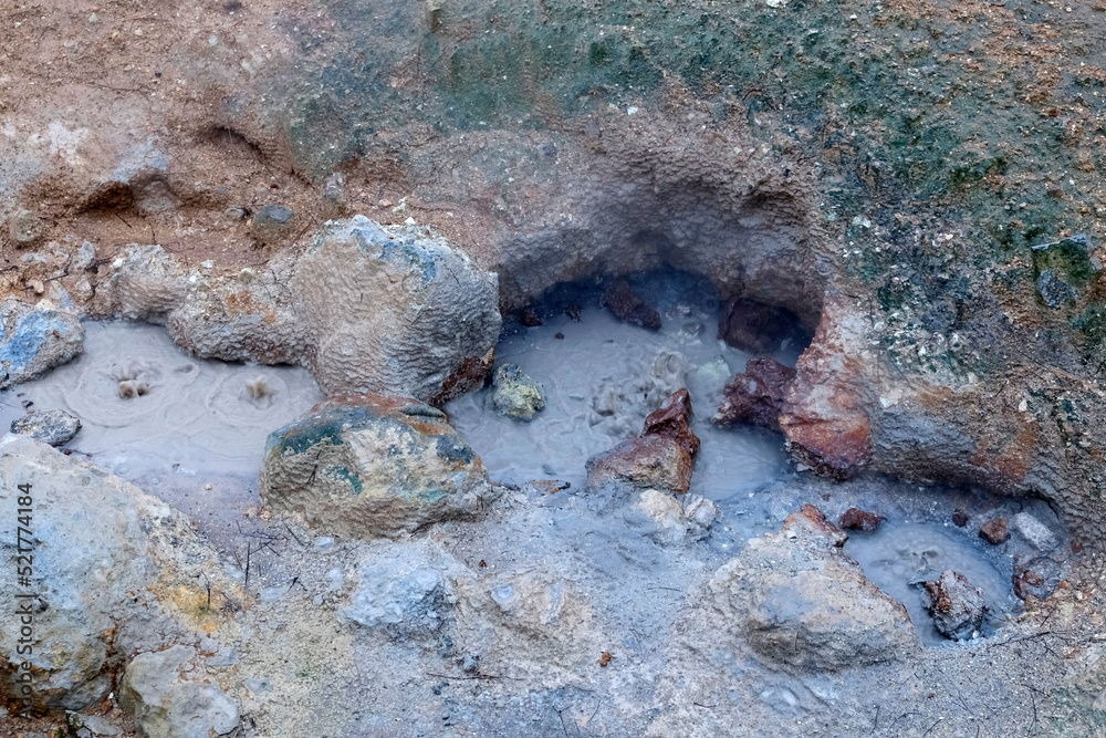 Obraz premium Sulphur springs at Krysuvik-Seltun on the Reykjanes Peninsula.