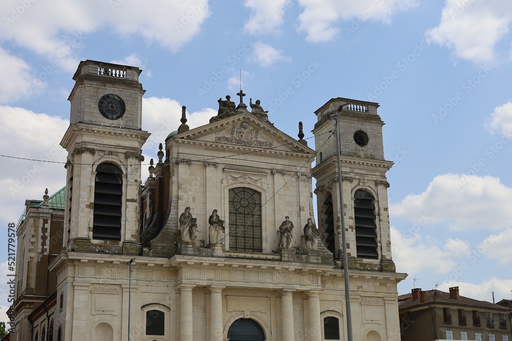 La cathédrale Notre Dame de l'Assomption, de style baroque, vue de l'exterieur, ville de Montauban, département du Tarn et Garonne, France