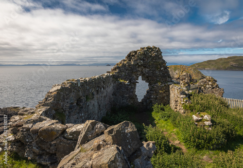 Der Aublick vom Duntulm Castle  auf der Isle of Skye (Schottland)  photo