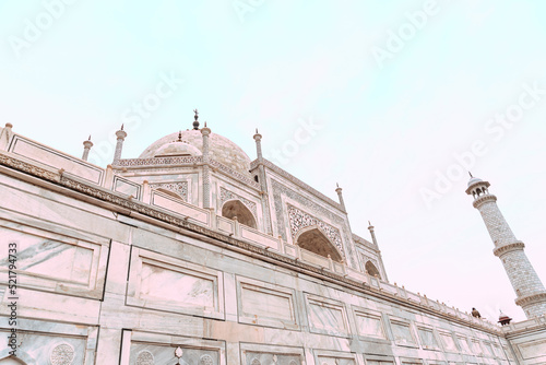 Obraz na płótnie Taj Mahal, a marble mausoleum in the city of Agra, India. w salonie