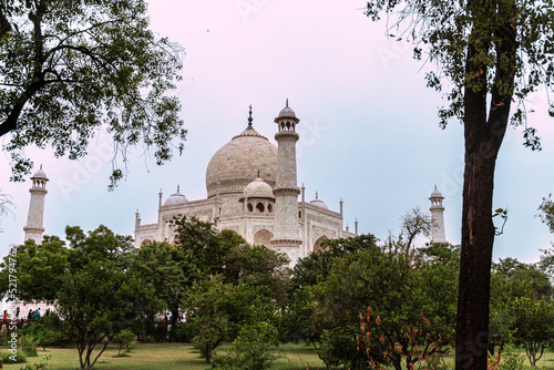 Obraz na płótnie Taj Mahal, a marble mausoleum in the city of Agra, India. w salonie