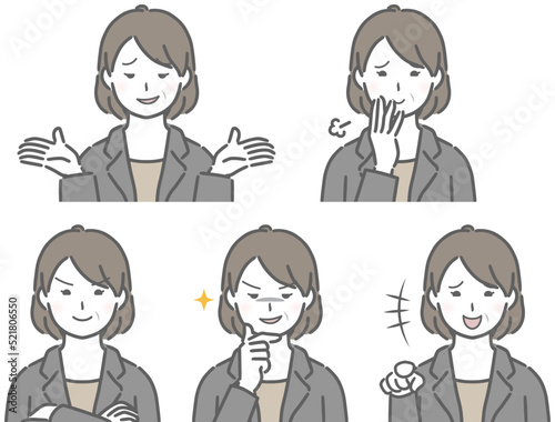 嫌な表情のスーツの中年女性