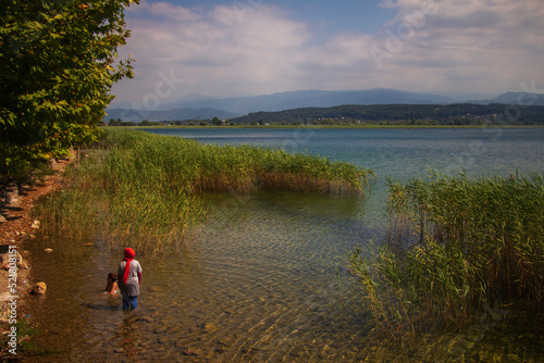 It is a freshwater lake located in the eastern part of the Marmara Region, in the eastern half of a long pit that joins the Adapazarı Plain to the Izmit Gulf groove