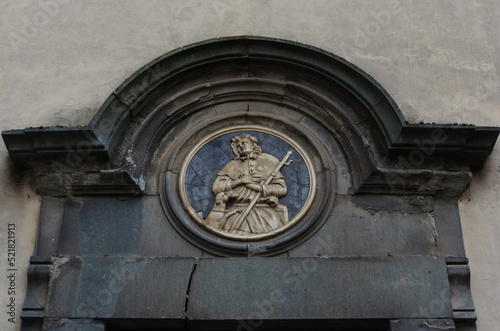 Limmagine di San Rocco, protettore dei pellegrini, in una edicola sacra su un muro di Borgo a Mozzano lungo la Via del Volto Santo, cammino che parte da Pontremoli e arriva a Lucca photo