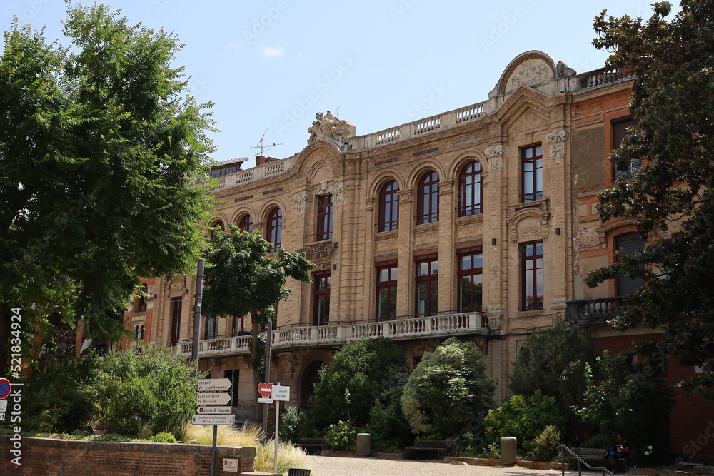 La bibliothèque municipale, vue de l'exterieur, ville de Montauban, département du Tarn et Garonne, France