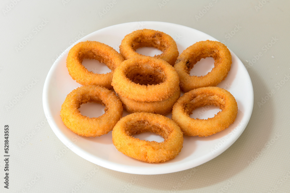 Onion rings Takeaway onion rings with mayonnaise and ketchup. Sogan halkasi Onion rings Takeaway onion rings with mayonnaise and ketchup. Sogan halkasi
